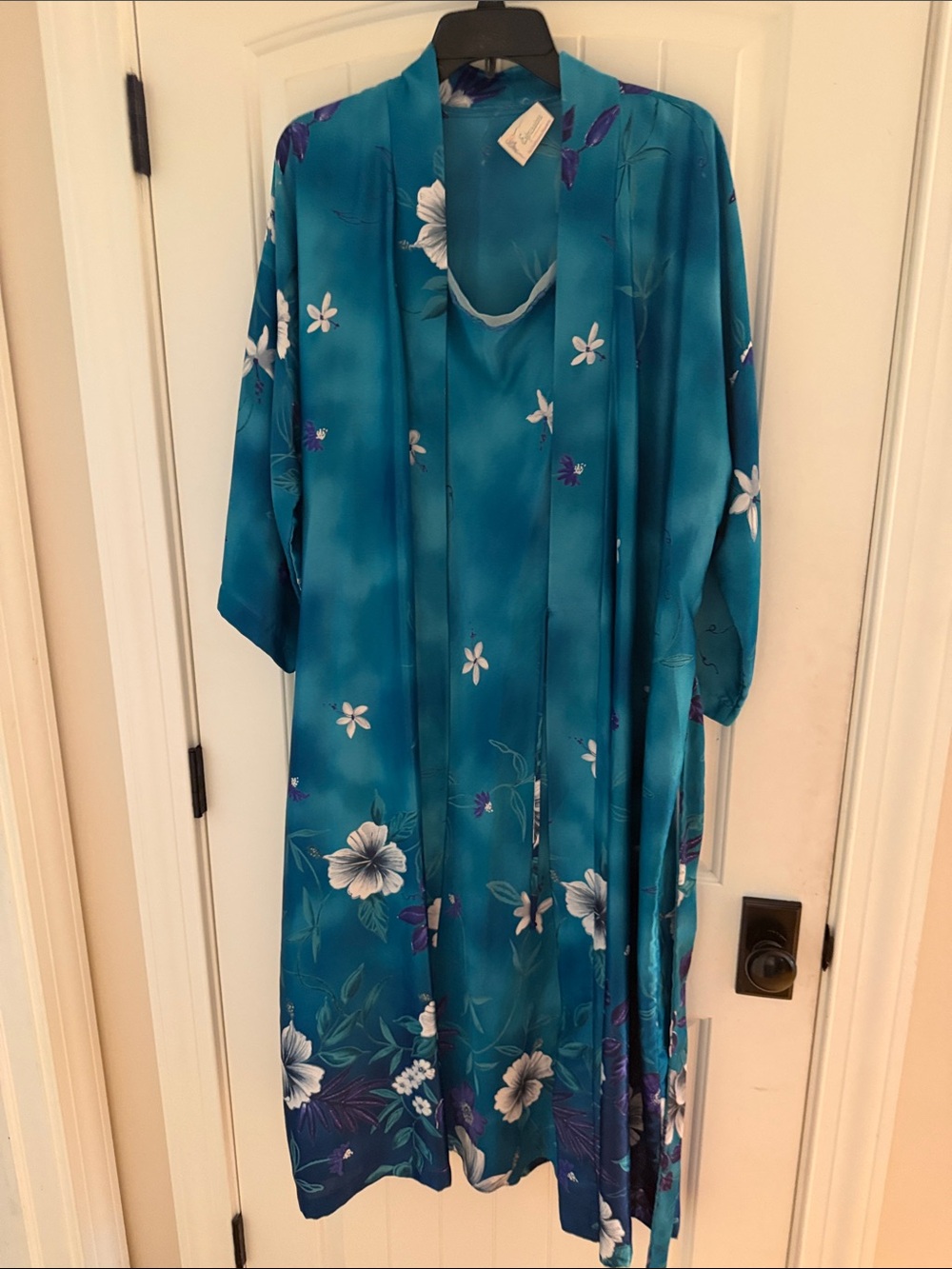VTG Expressions by California Dynasty Floral Silky 2 Piece Robe and Nightgown